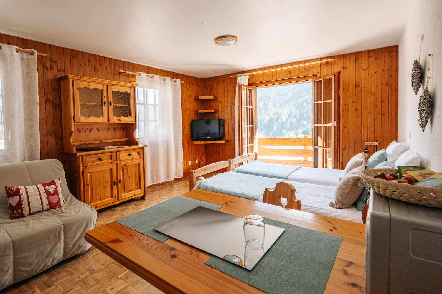 Le Vieux Valais & Aftersky
